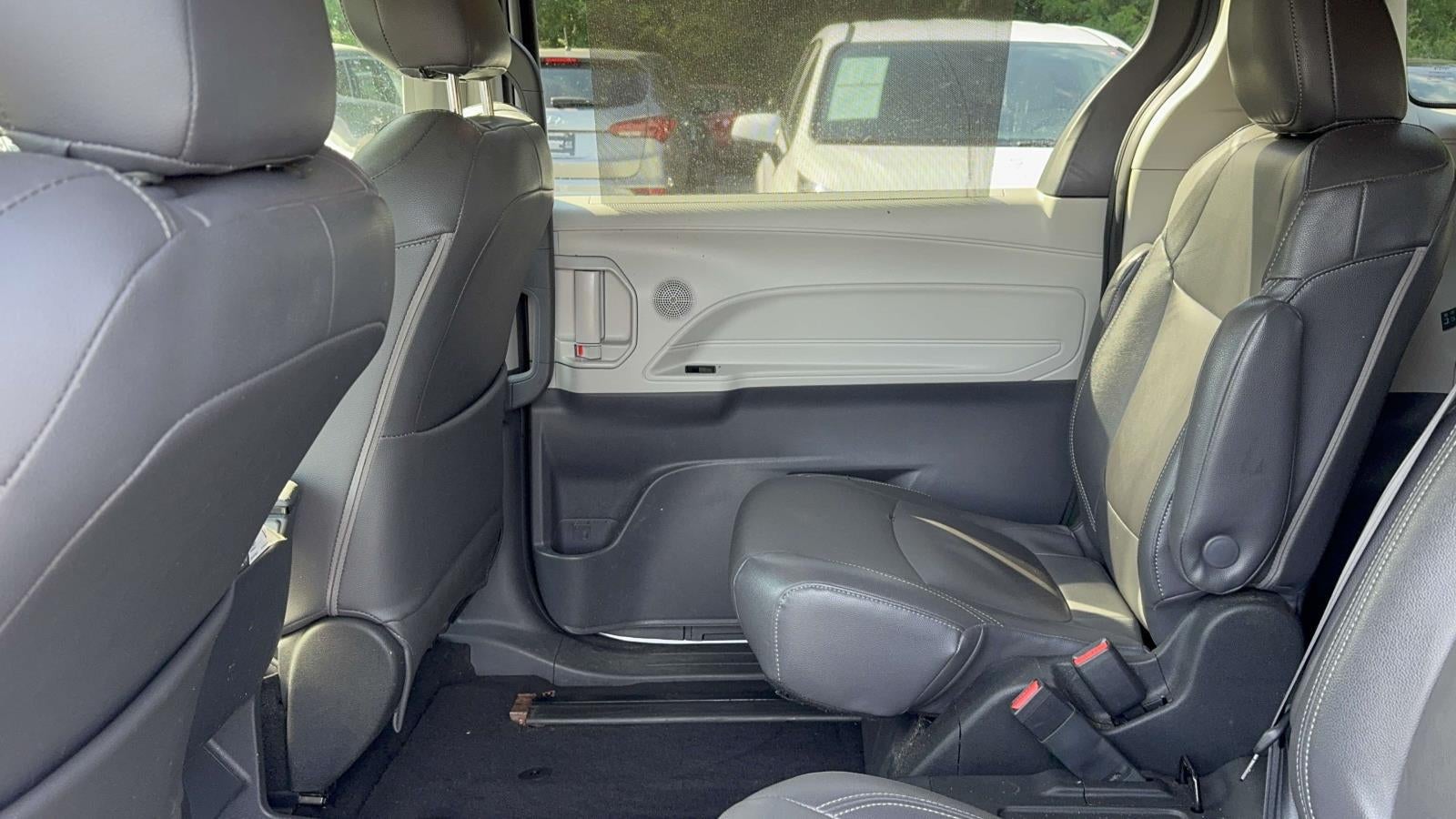 2022 Toyota Sienna LE