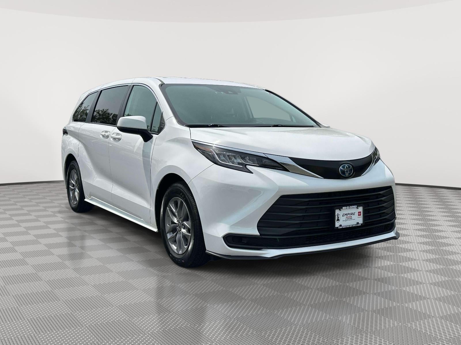 2023 Toyota Sienna LE