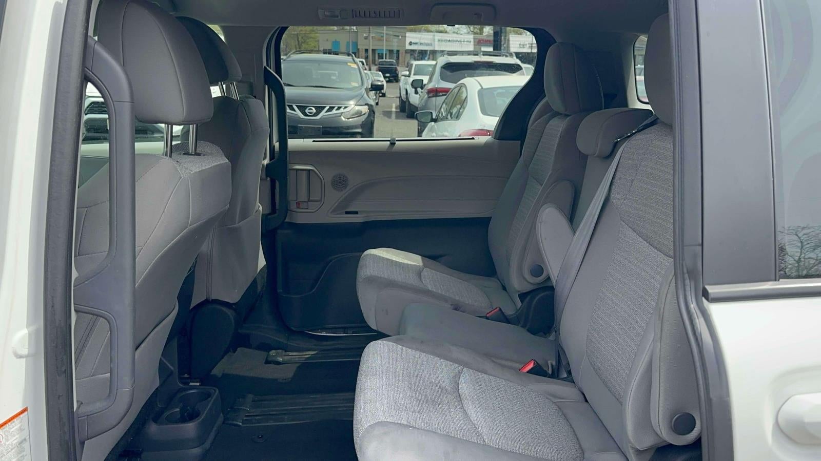 2023 Toyota Sienna LE