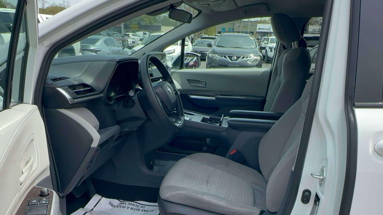 2023 Toyota Sienna LE