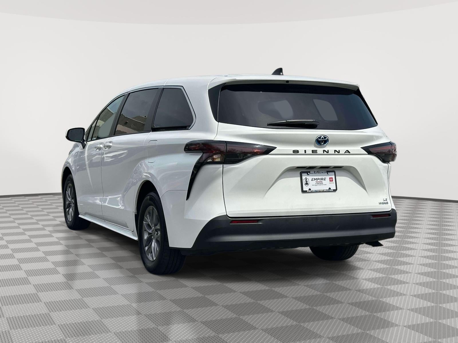 2023 Toyota Sienna LE