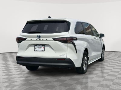 2023 Toyota Sienna LE