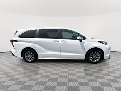 2023 Toyota Sienna LE