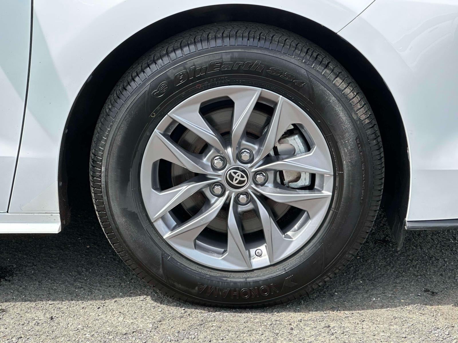 2023 Toyota Sienna LE