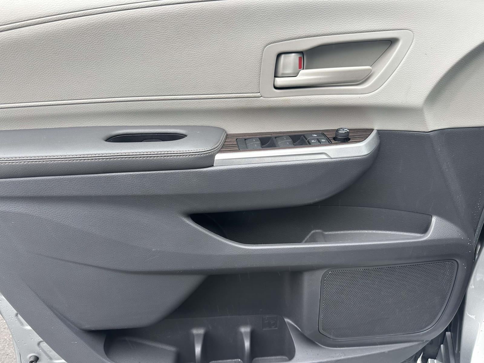 2021 Toyota Sienna LE