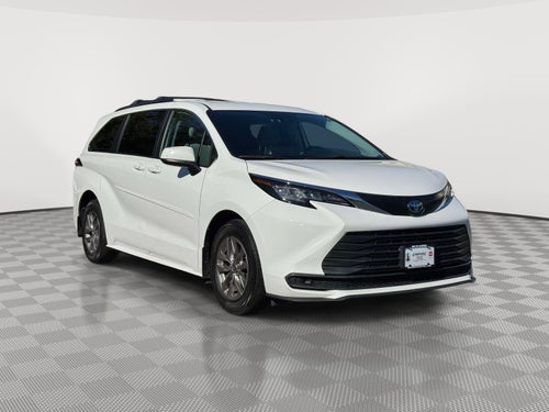 2023 Toyota Sienna LE