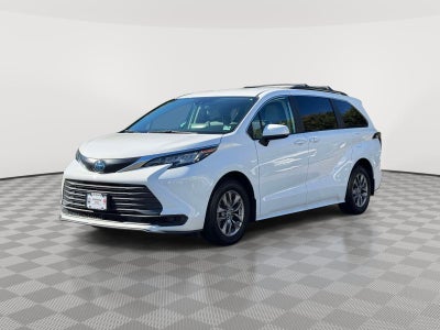 2023 Toyota Sienna LE
