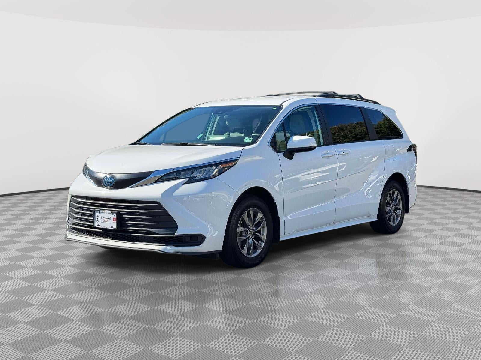 2023 Toyota Sienna LE