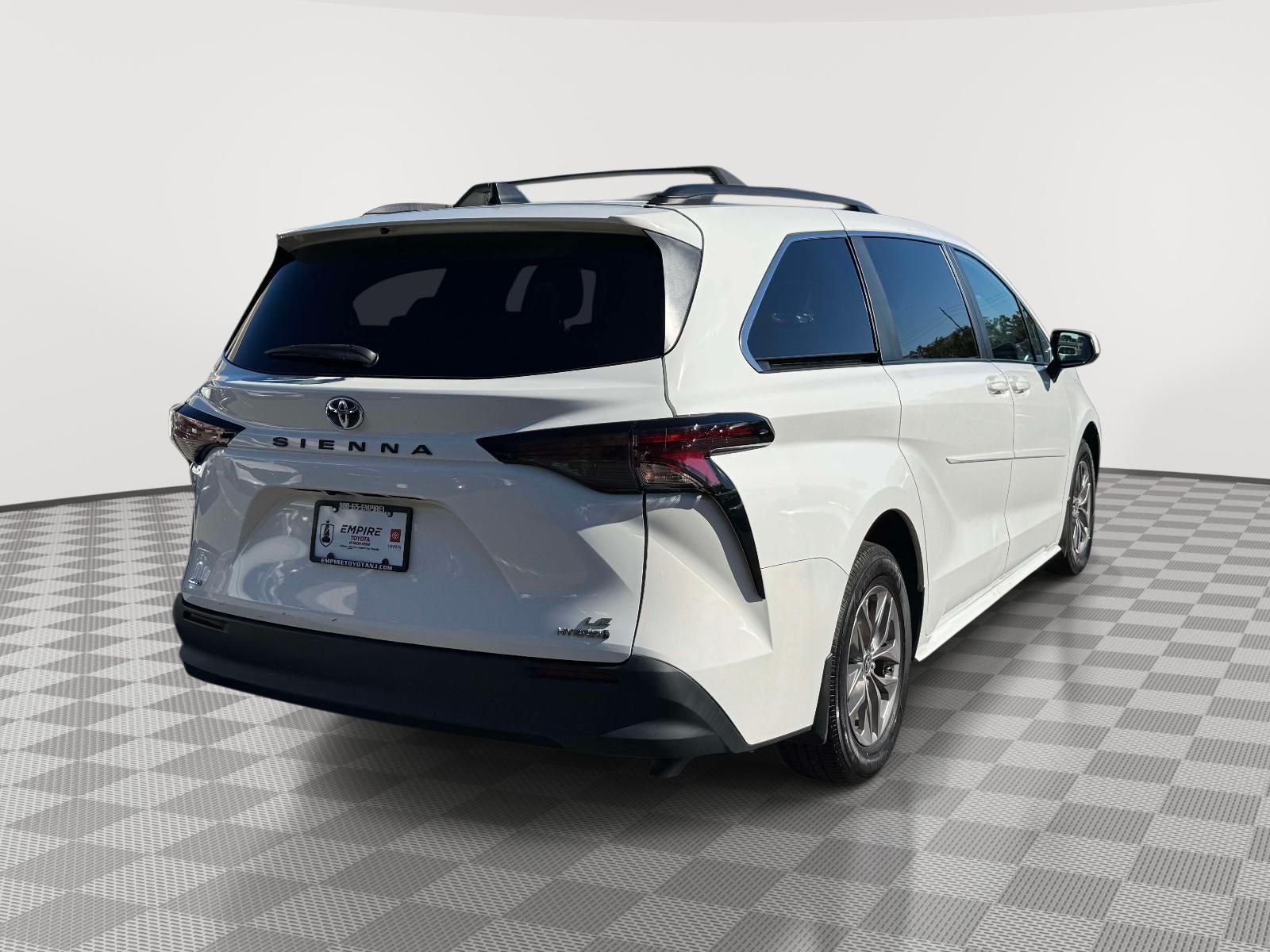 2023 Toyota Sienna LE