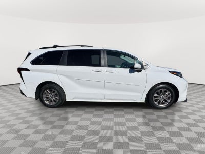 2023 Toyota Sienna LE