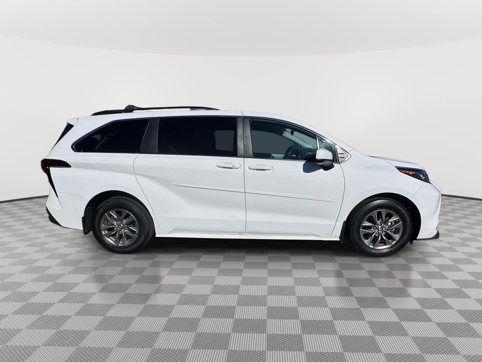 2023 Toyota Sienna LE