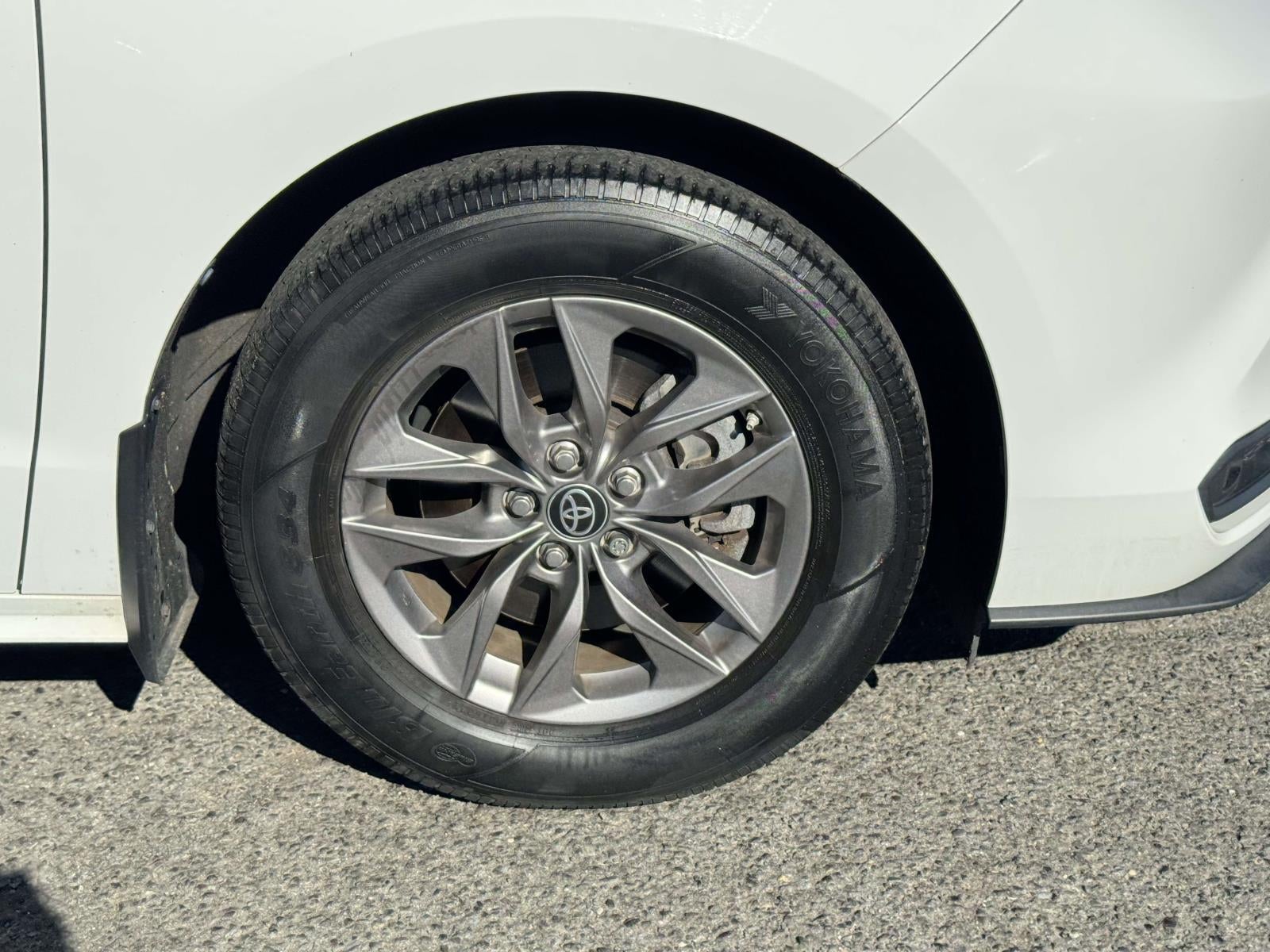 2023 Toyota Sienna LE
