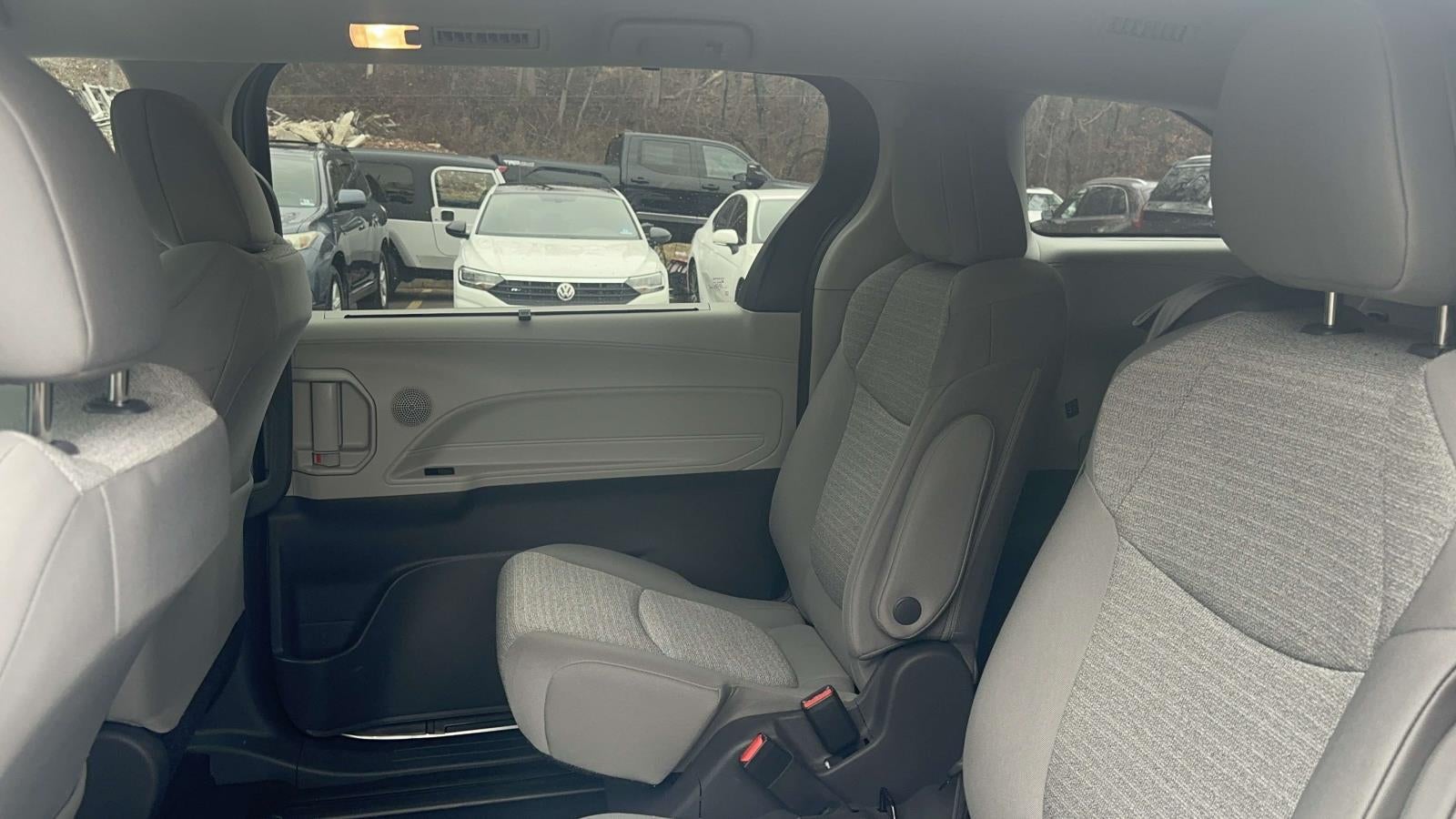 2021 Toyota Sienna LE