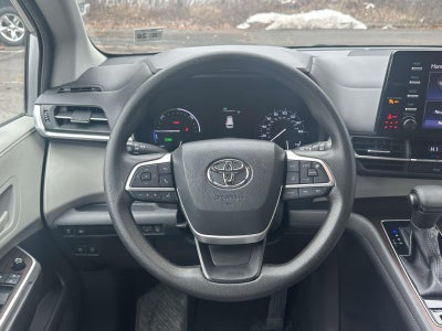 2021 Toyota Sienna LE