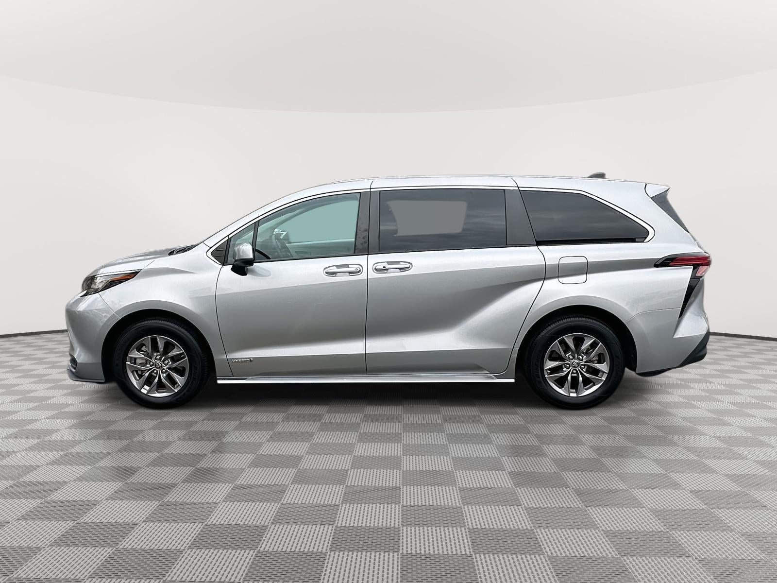 2021 Toyota Sienna LE