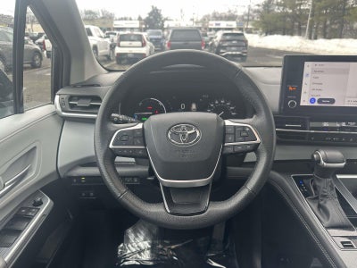 2025 Toyota Sienna XLE 8 Passenger