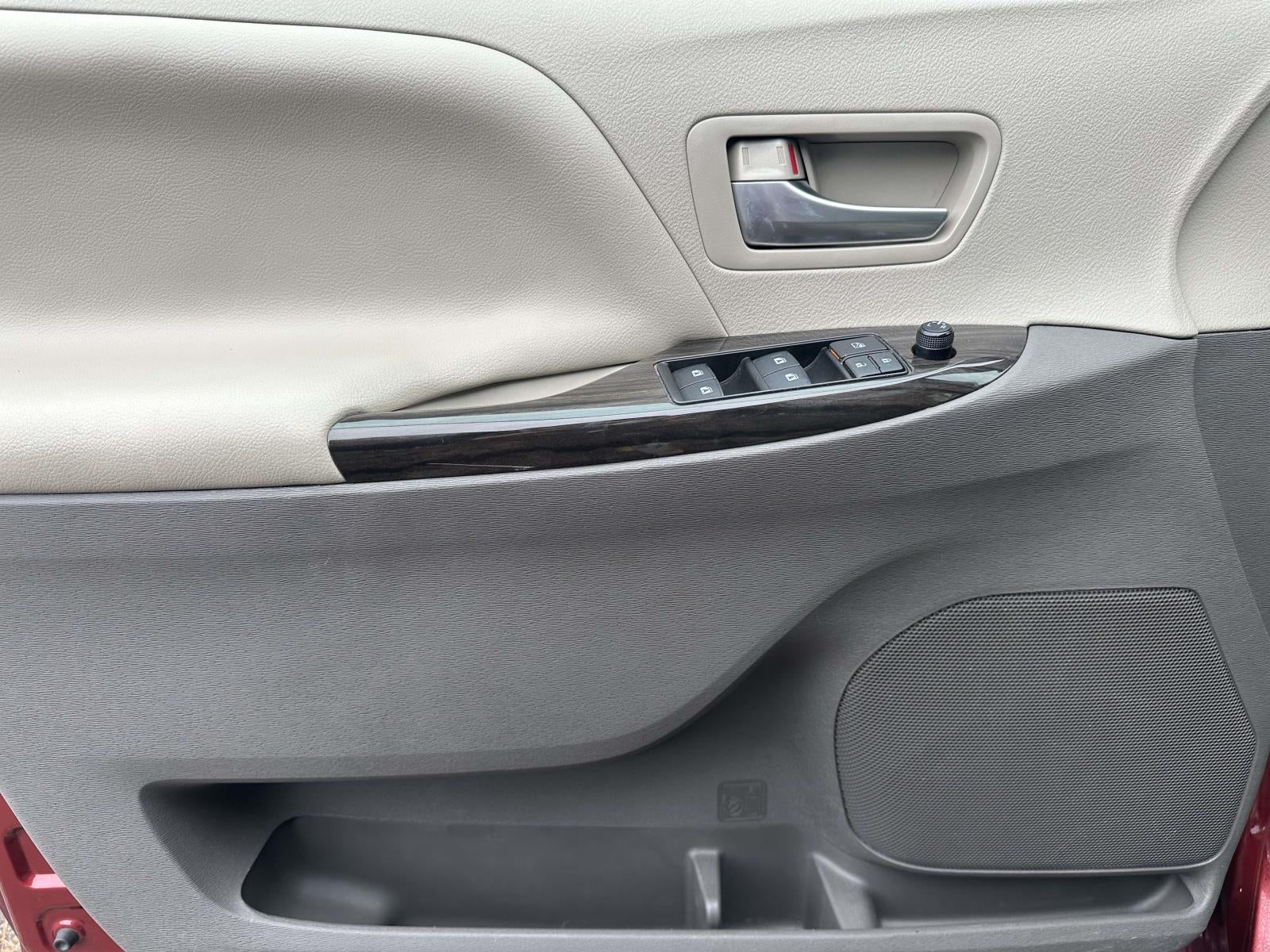 2018 Toyota Sienna XLE 8 Passenger