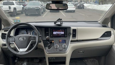 2018 Toyota Sienna XLE 8 Passenger
