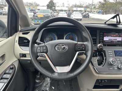 2018 Toyota Sienna XLE 8 Passenger