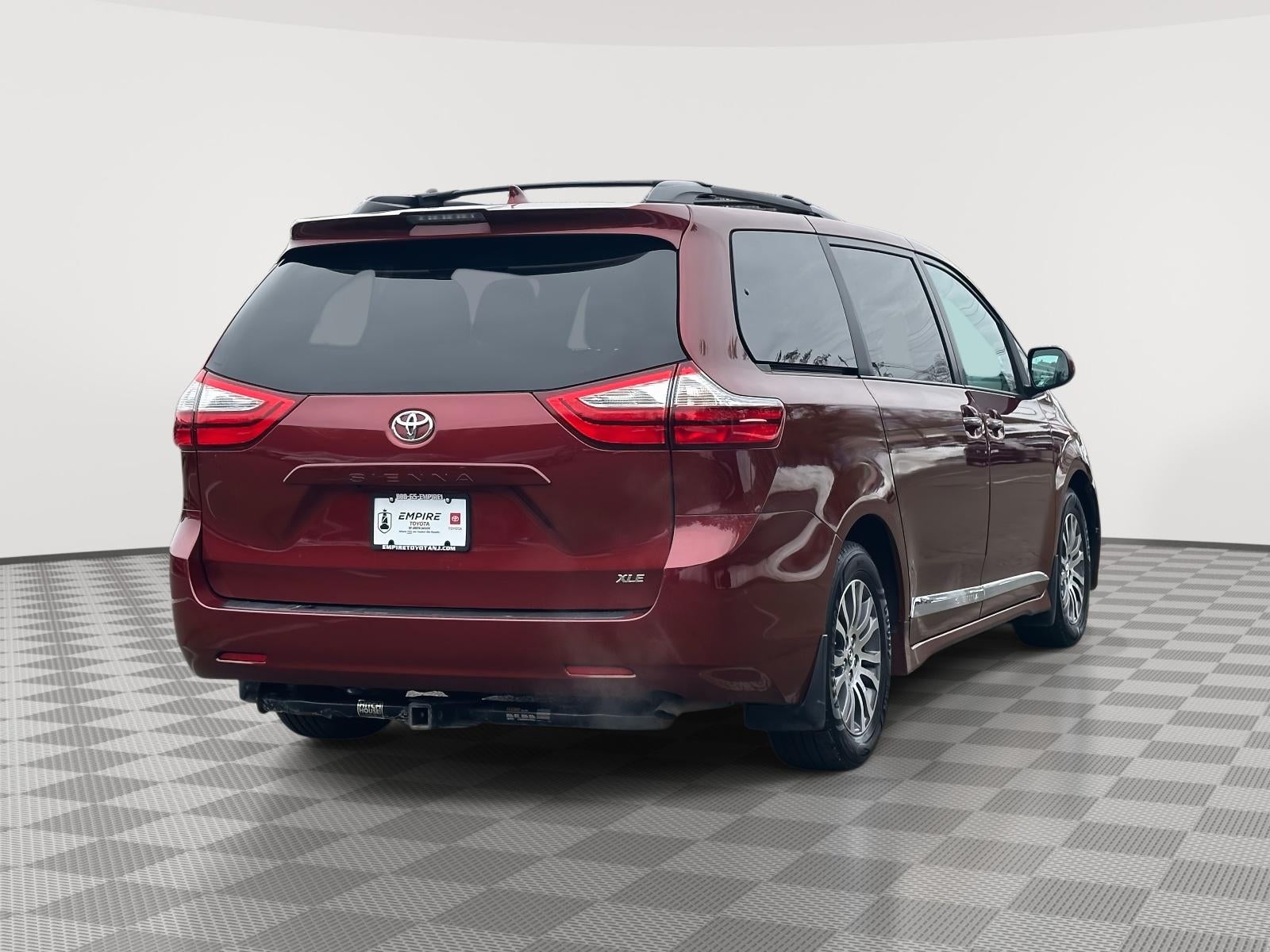 2018 Toyota Sienna XLE 8 Passenger