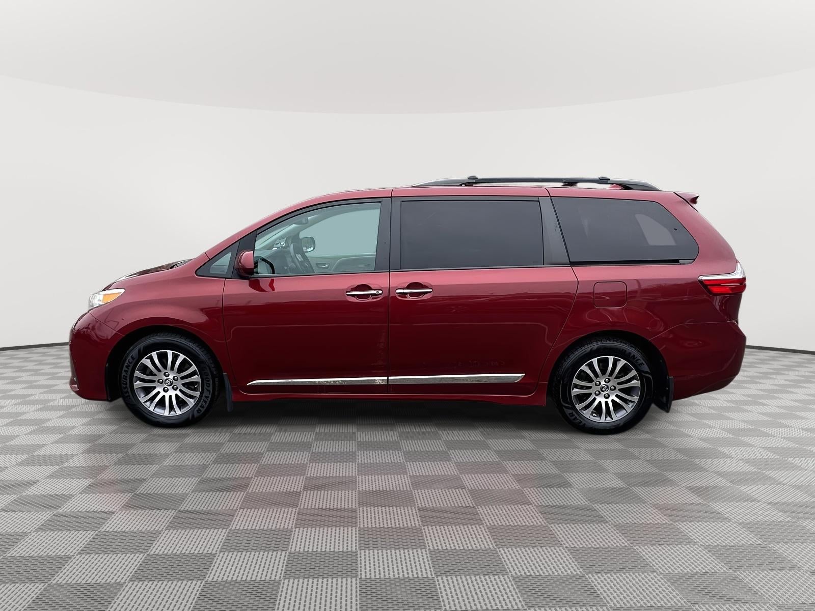 2018 Toyota Sienna XLE 8 Passenger