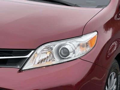 2018 Toyota Sienna XLE 8 Passenger