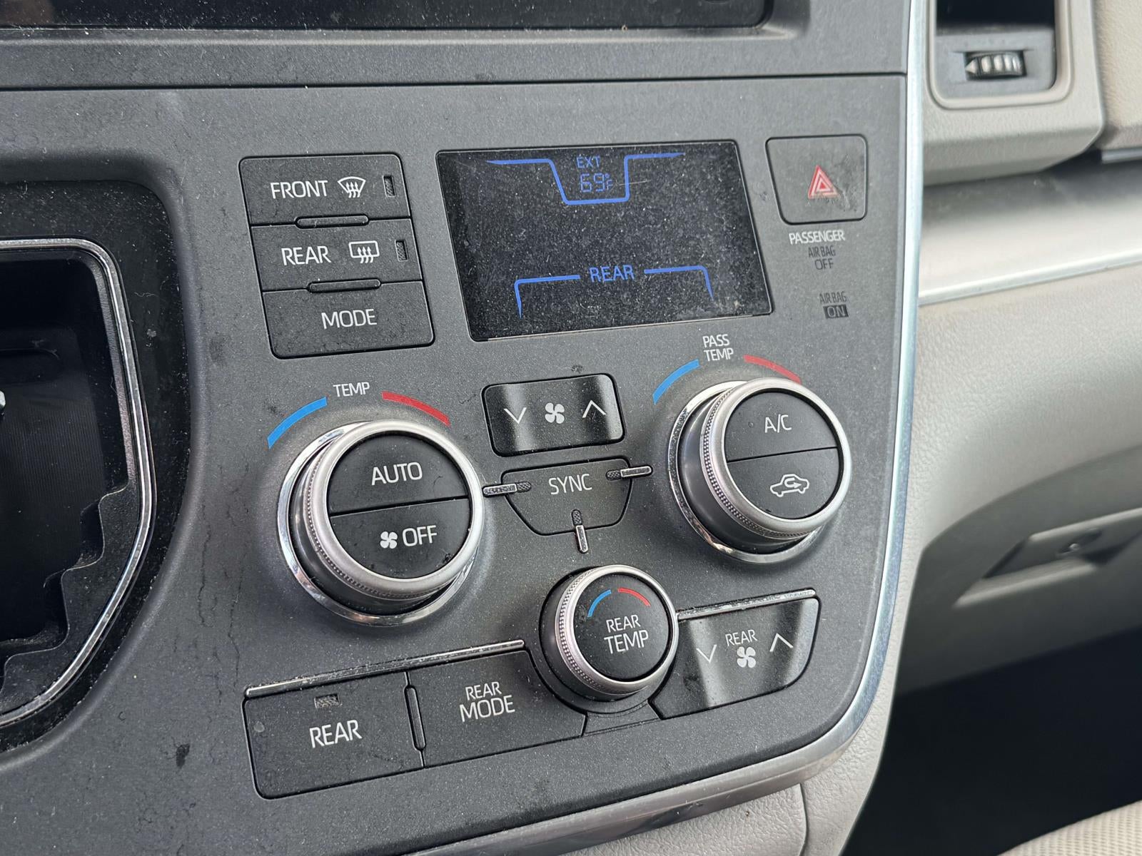 2019 Toyota Sienna L 7 Passenger