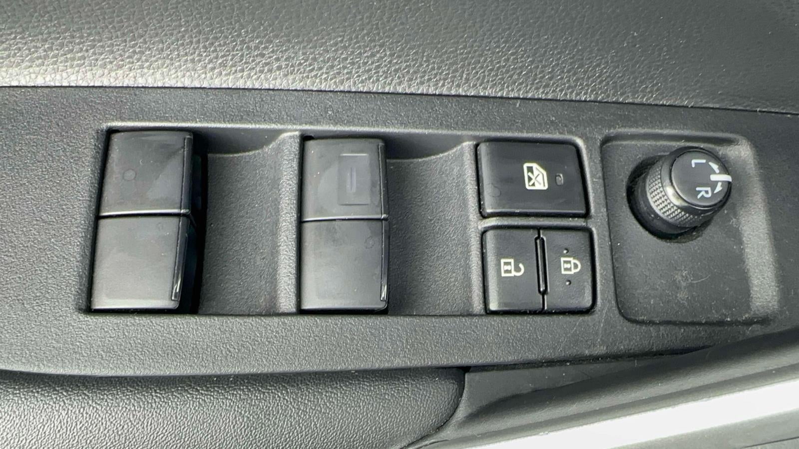 2023 Toyota Corolla Cross Hybrid SE
