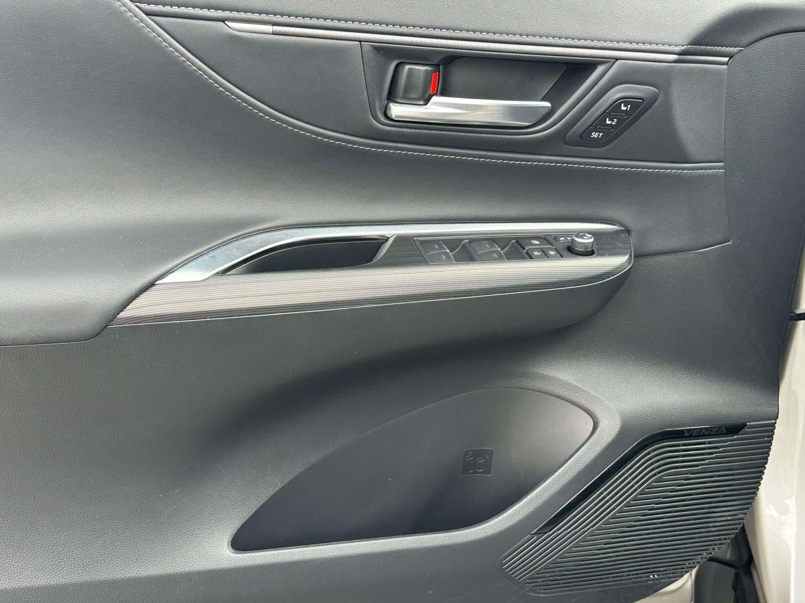 2023 Toyota Venza XLE