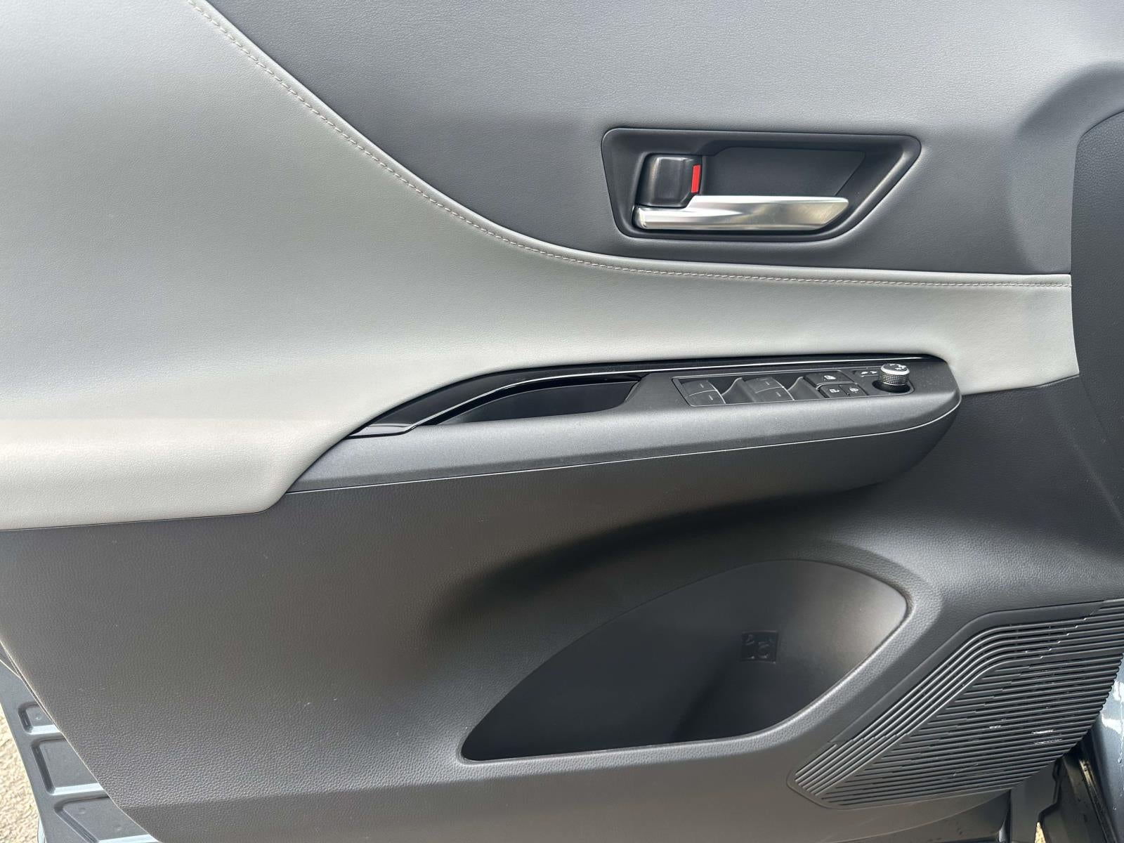 2024 Toyota Venza LE