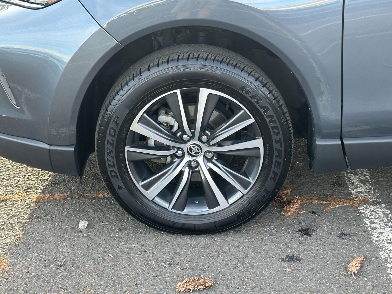 2024 Toyota Venza LE