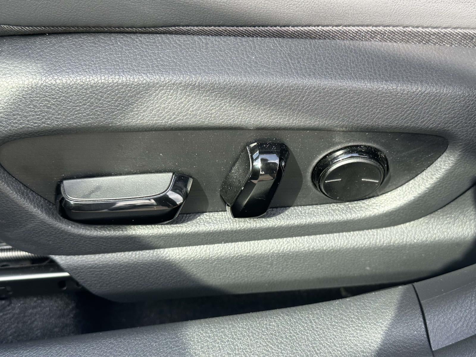 2025 Lexus UX 300h Premium