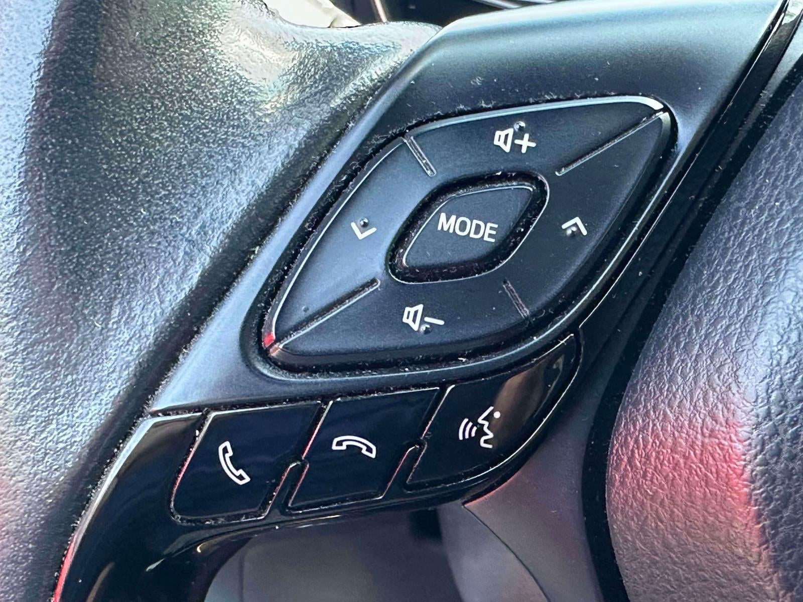 2022 Toyota C-HR XLE