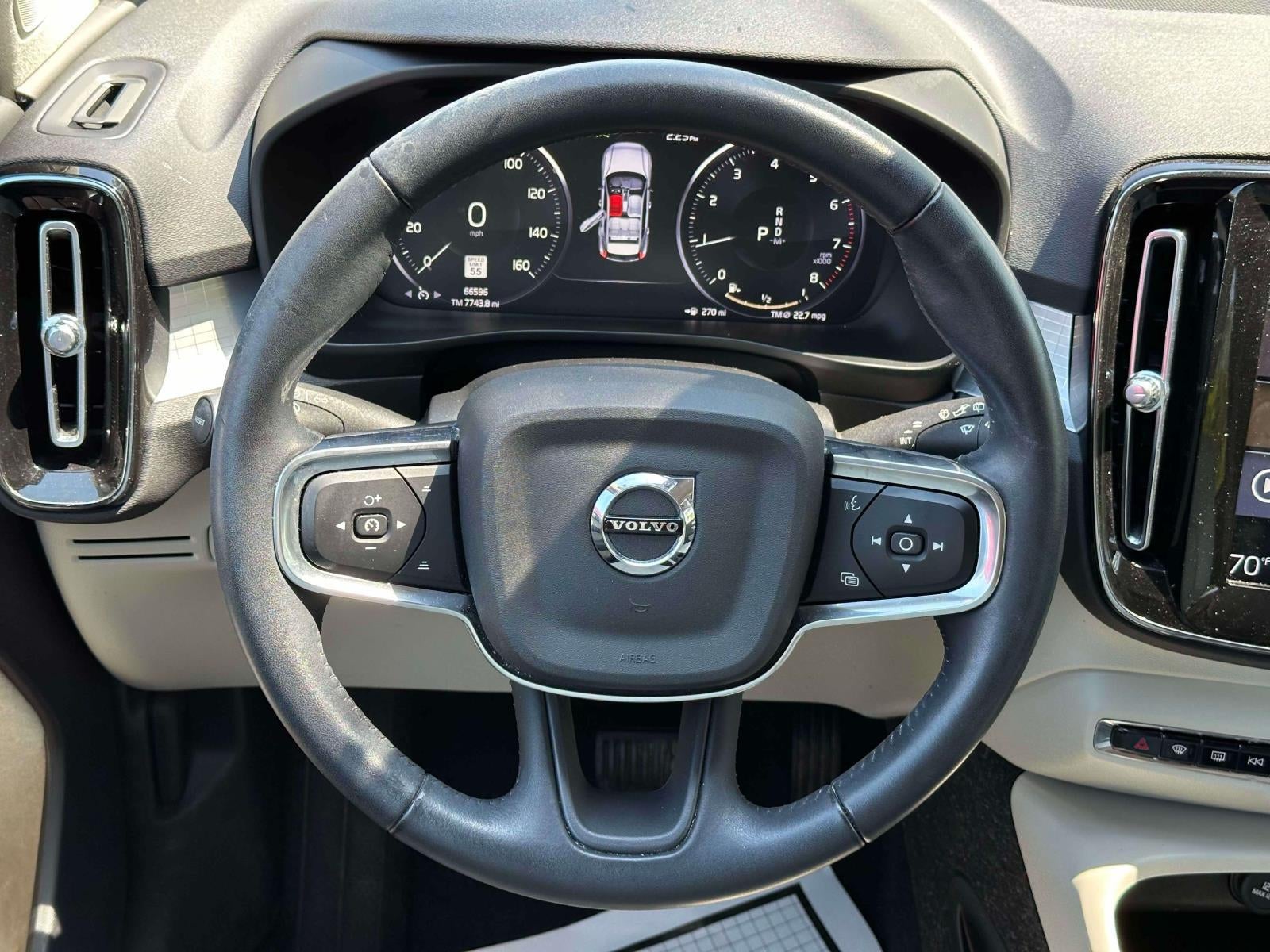 2021 Volvo XC40 T5 Momentum