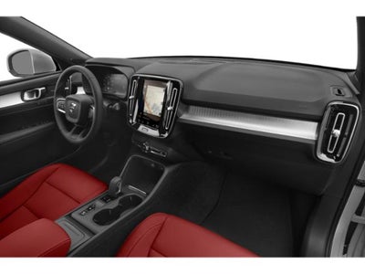 2021 Volvo XC40 T5 Momentum